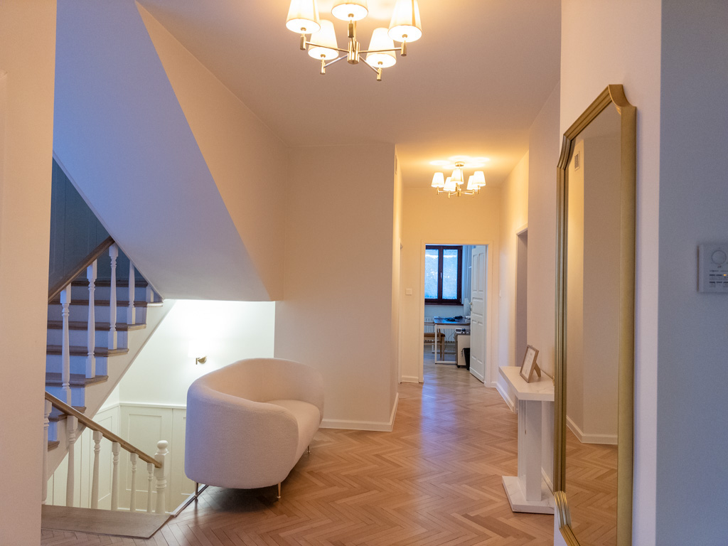 Dom 400 m² na działce 650 m² z dwoma tarasami i panoramą miasta